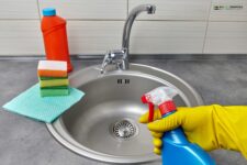 how to clean kitchen sink drain